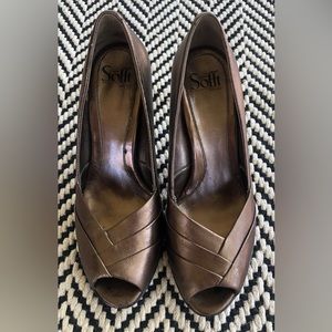 Sofft bronze peep toe heels. 10M